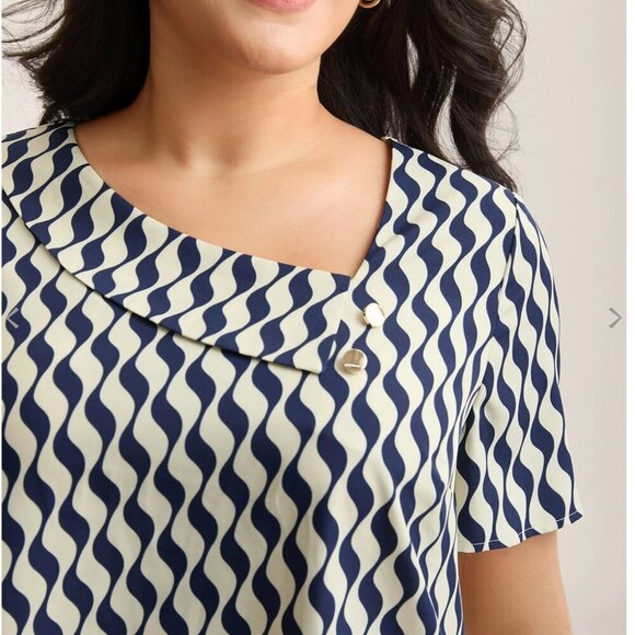 Bloomchic Wavy Print Asymmetrical Neckline Blouse - NWT - 14/16 - Picture 4 of 9